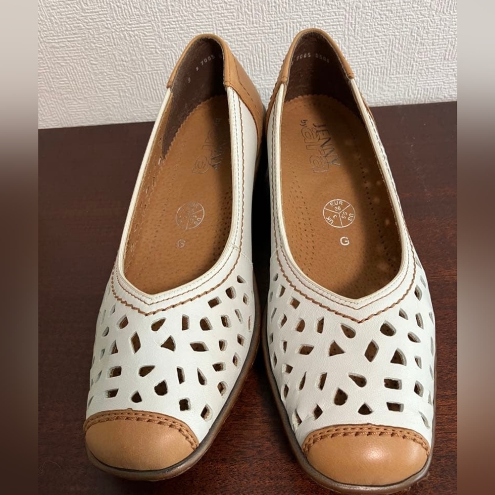 Ara Women's Tan & White Ballet Flats